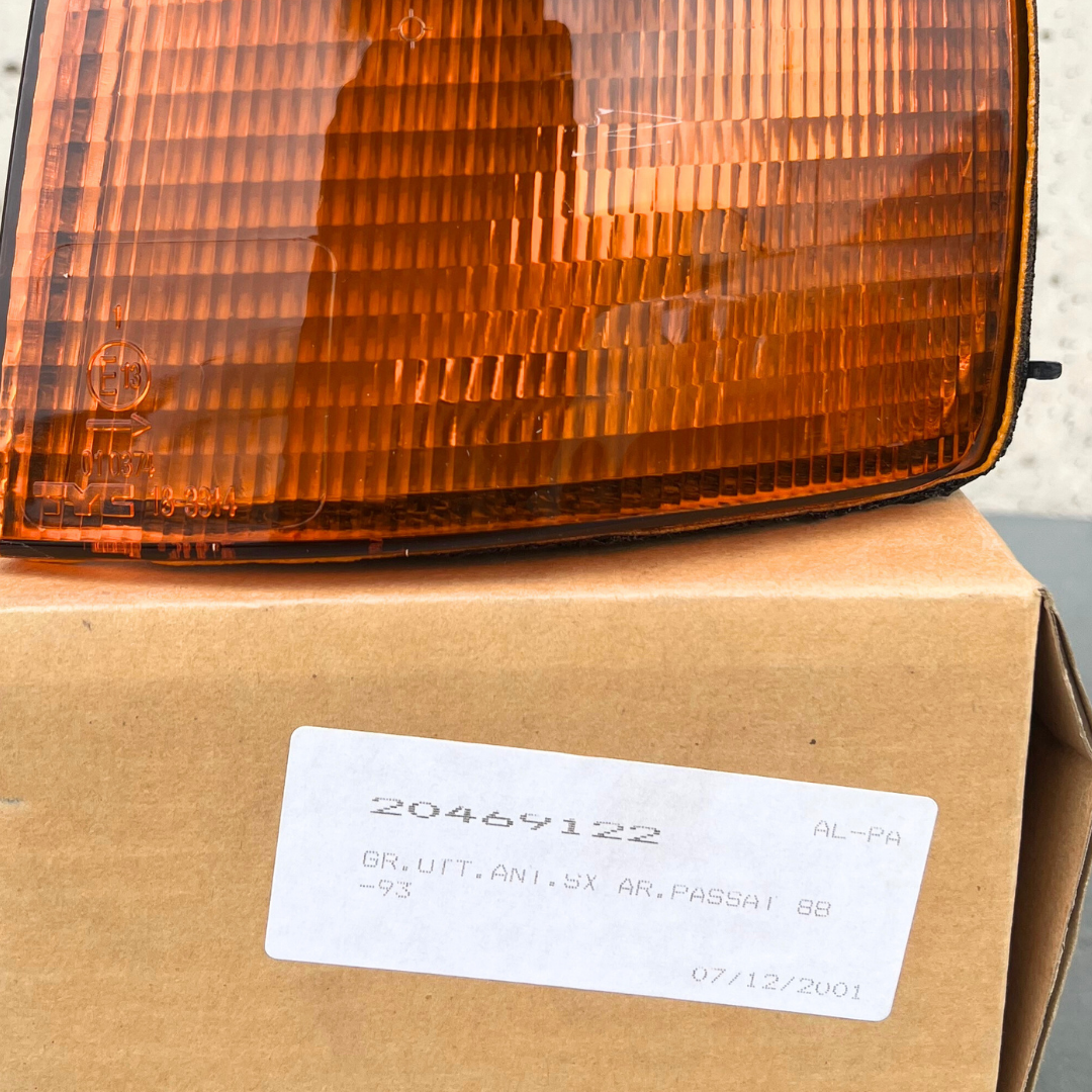 Sara Autoricambi Fanaleria VW Passat 1988-1993 freccia anteriore sinistra