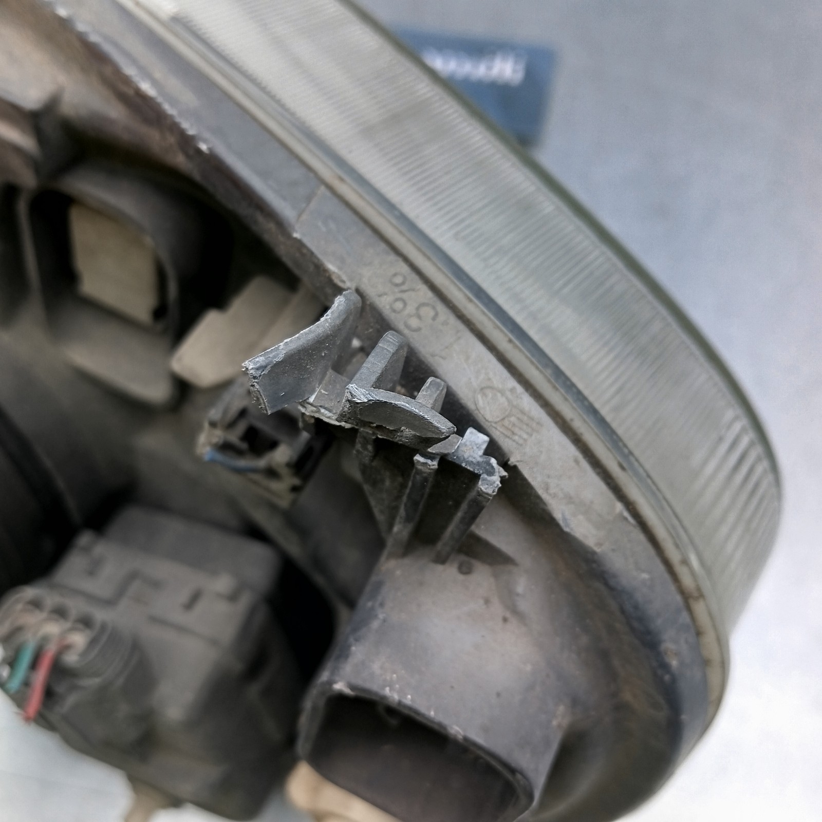 Pomili Fanaleria Nissan Micra K11 Faro anteriore destro usato