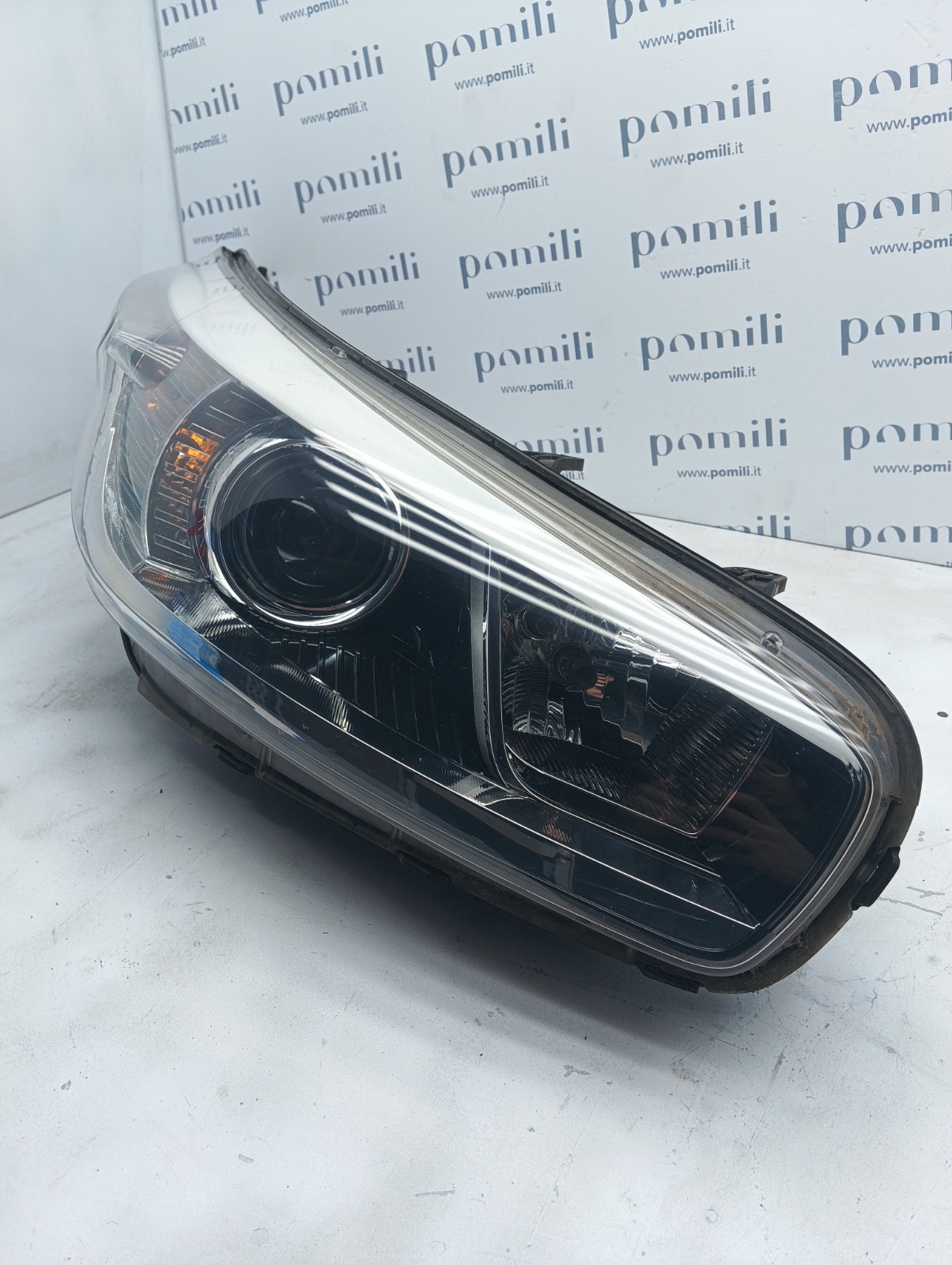 Pomili Fanaleria Kia Ceed 92102A2010 faro anteriore destro usato