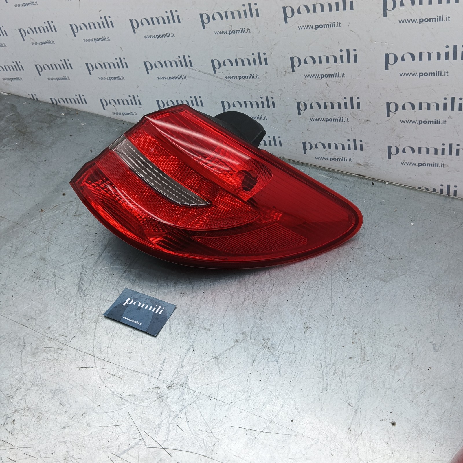 Pomili Fanaleria Mercedes-Benz Classe B fanale posteriore destro usato