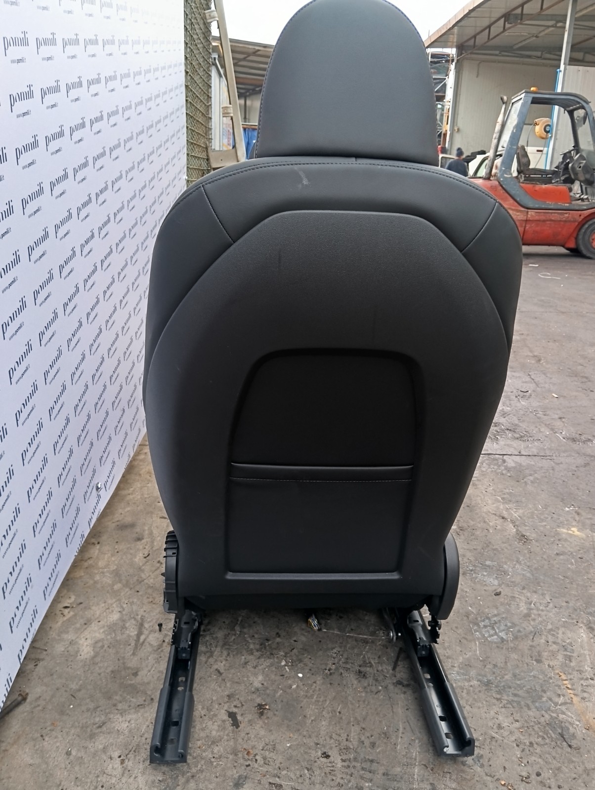 Pomili Rivestimenti interni e parti interne Set 4 sedili in pelle Tesla Model Y 164380691-B set completo usato