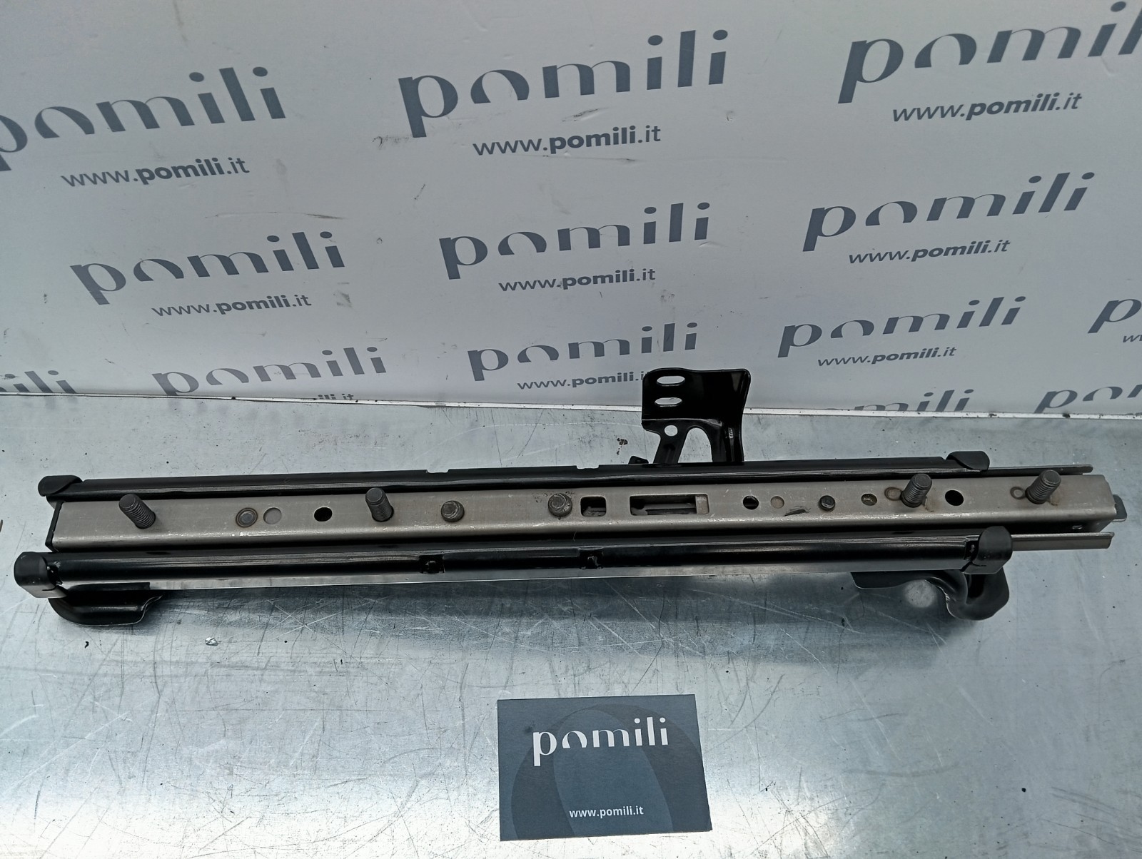 Pomili Rivestimenti interni e parti interne Binario sedile Toyota Urban Cruiser 04002-19552 anteriore