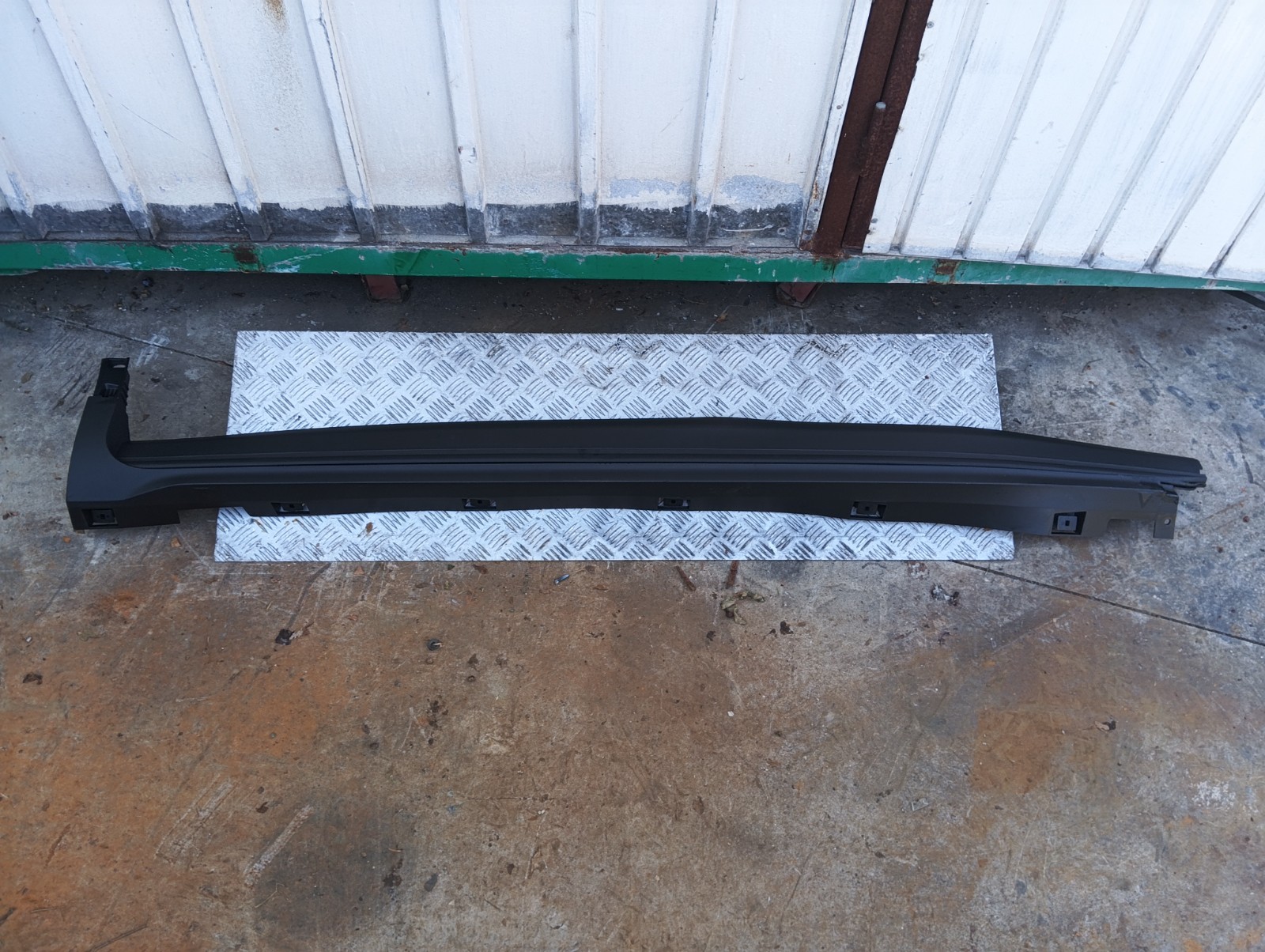 Pomili Lamierati esterni Ford Kuga III LV4B-S10154-A minigonna laterale destra nuova