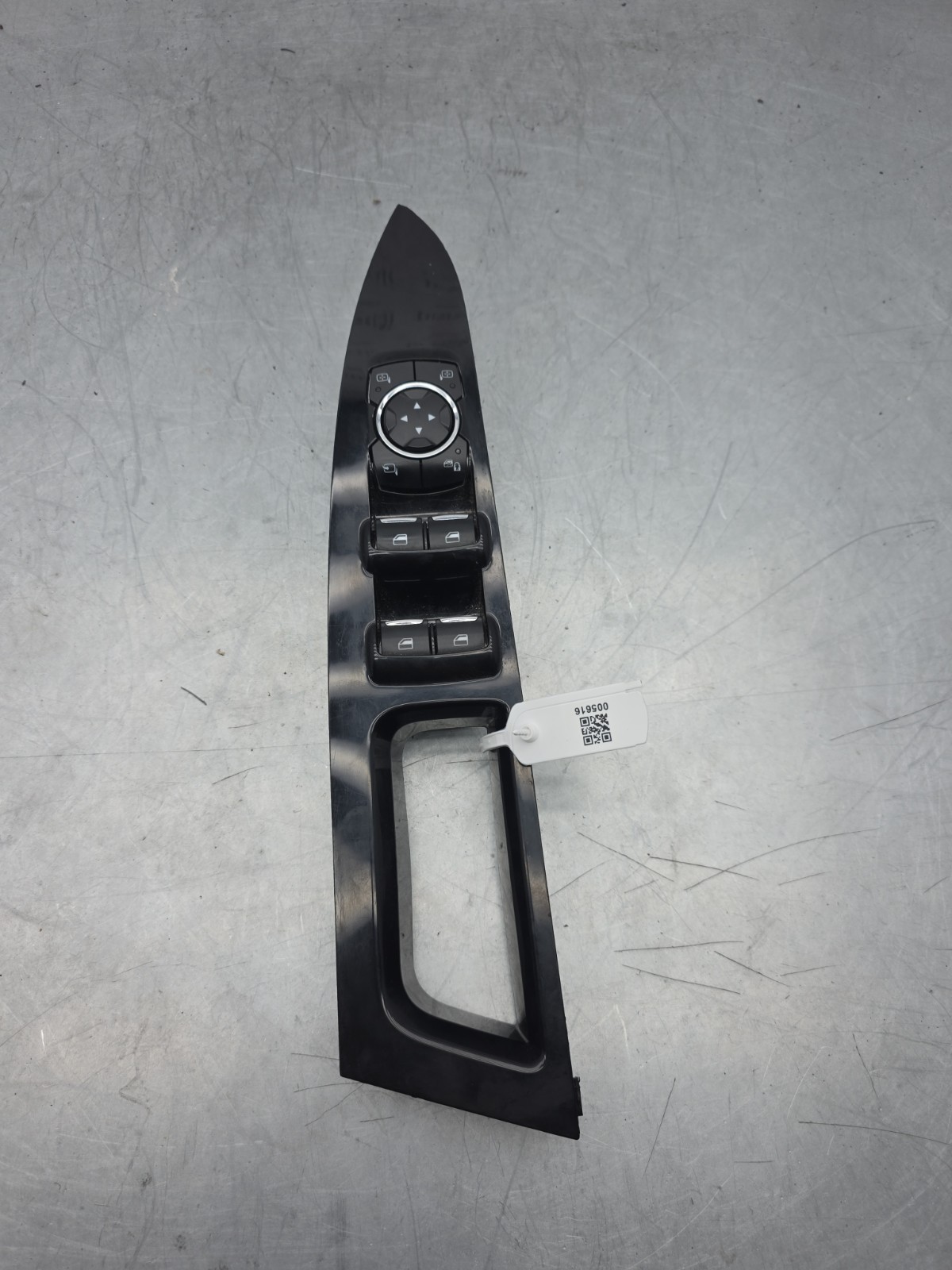 Pomili Rivestimenti interni e parti interne Pulsantiera alzavetri anteriore sinistra Ford Mondeo 2014-2022 DS73-14A564-HD3 usata