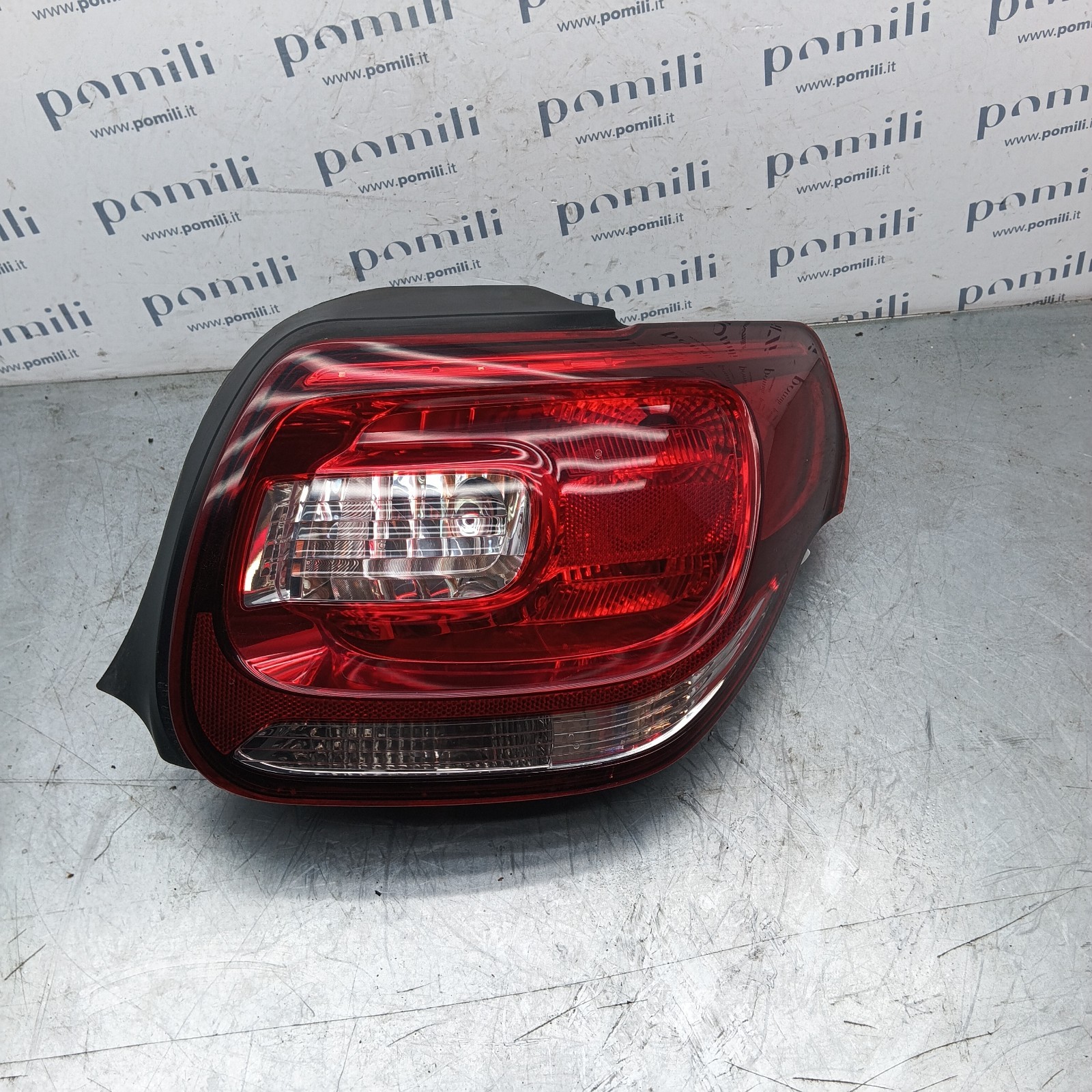 Pomili Fanaleria Fanale posteriore destro Citroën DS3 9676973380-00 usato