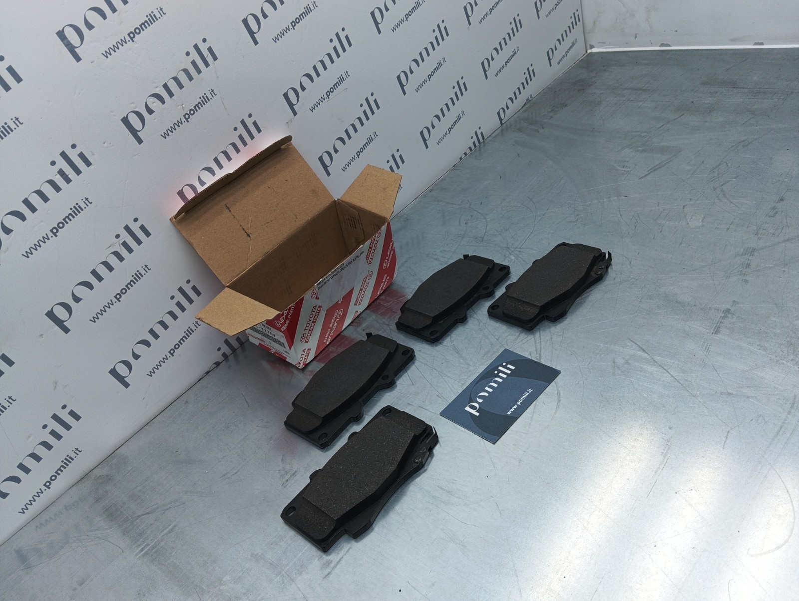 Pomili Freni e ricambi Toyota Hilux Fortuner kit pastiglie freni nuovo