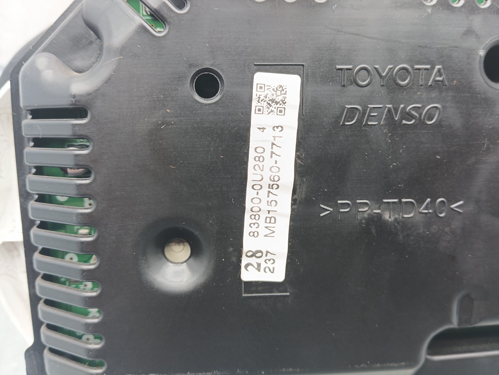 Pomili Rivestimenti interni e parti interne Quadro strumenti Toyota Yaris 83800-0U280 usato