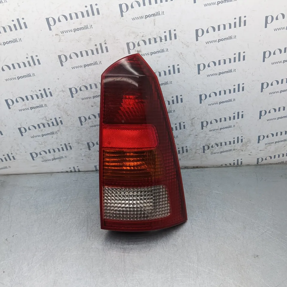 Pomili Fanaleria Ford Focus XS4X13N004 fanale posteriore destro usato