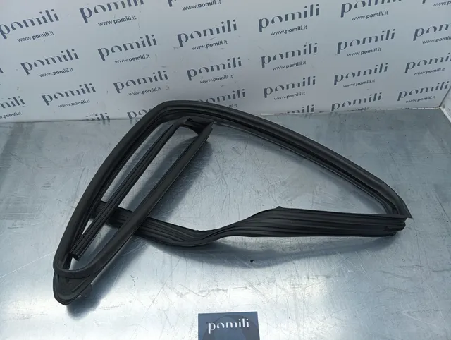Pomili Cristalli Guarnizione vetro sportello Toyota Aygo (2014-18) 68151-0H040 nuova