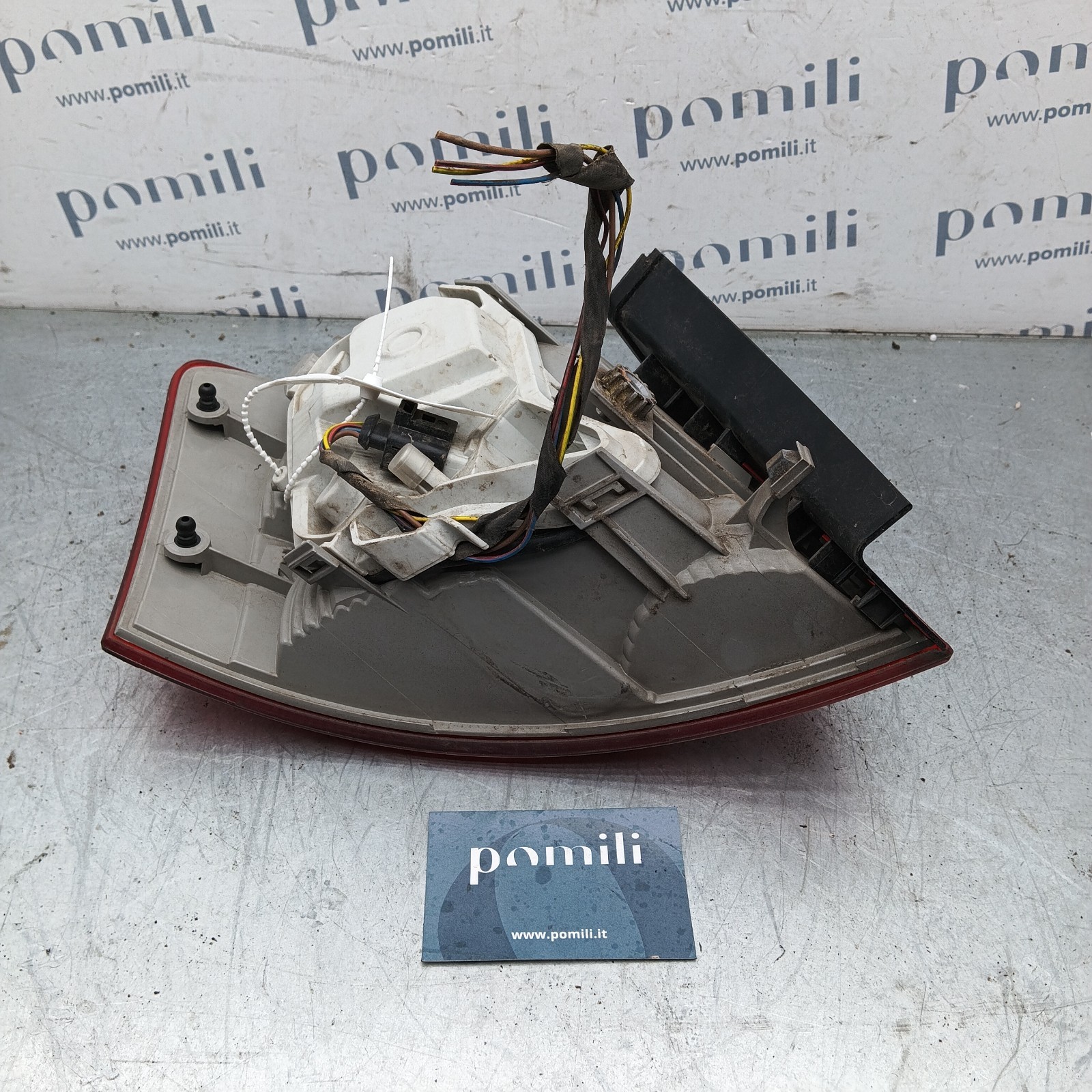 Pomili Fanaleria Fanale posteriore esterno destro Audi A4 Avant B7 8E9945096E usato