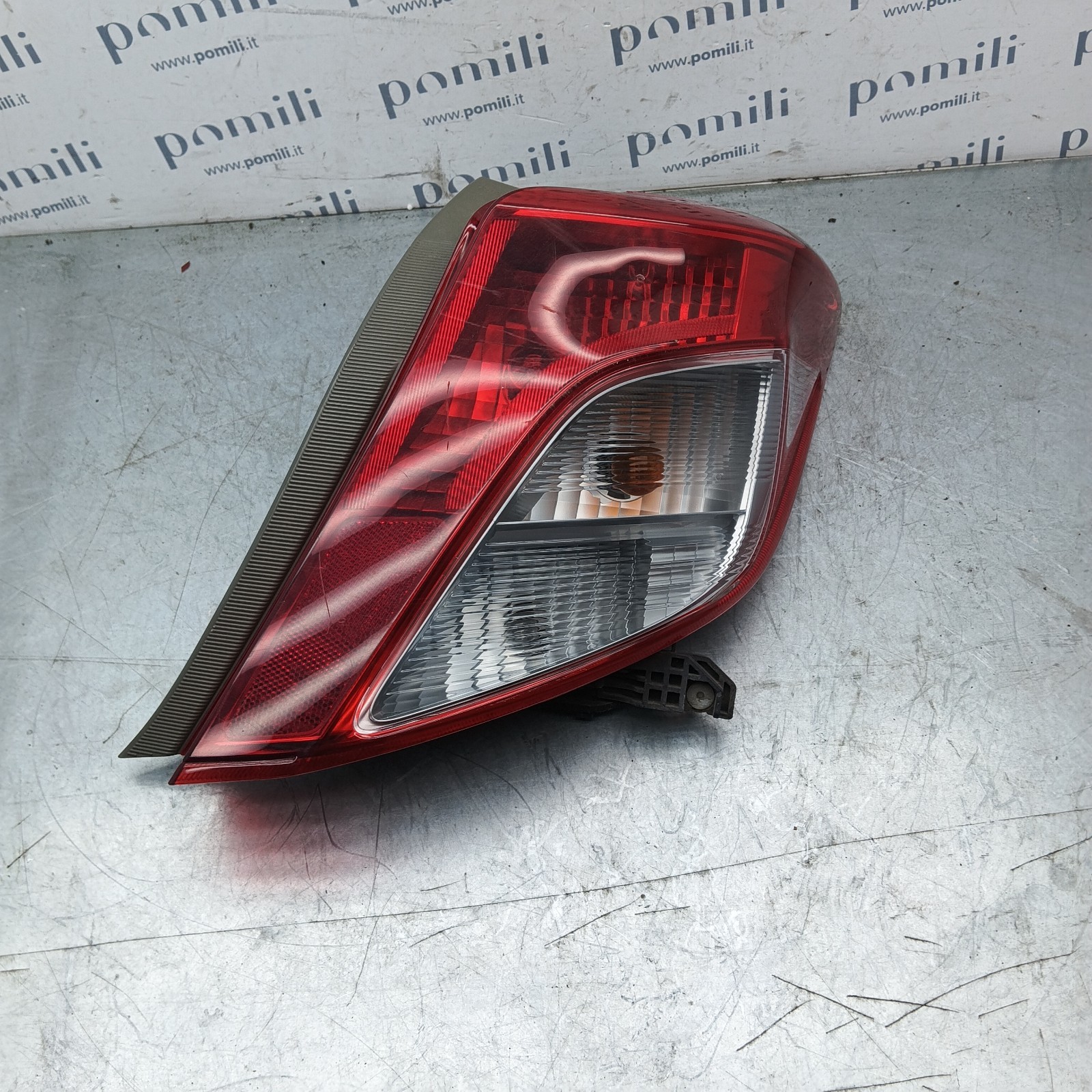 Pomili Fanaleria Fanale posteriore destro Toyota Yaris III 81551-0D370 usato
