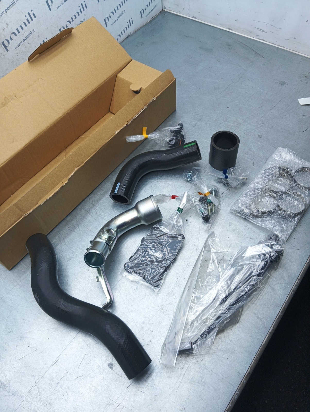 Pomili Motore e cambio con supporti Kit Intercooler Toyota Yaris II 04004-43133