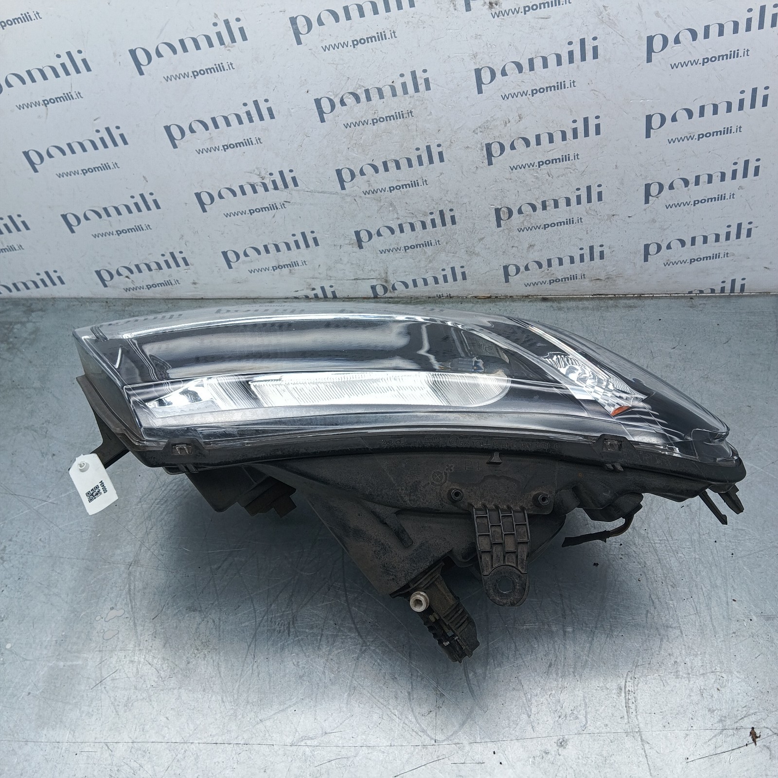 Pomili Fanaleria Dacia Sandero II 260107615R faro anteriore destro usato