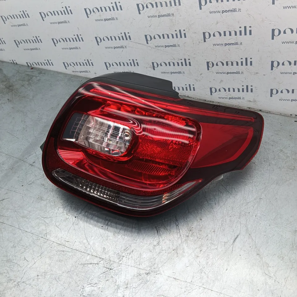 Pomili Fanaleria Fanale posteriore destro Citroën DS3 9676973380-00 usato