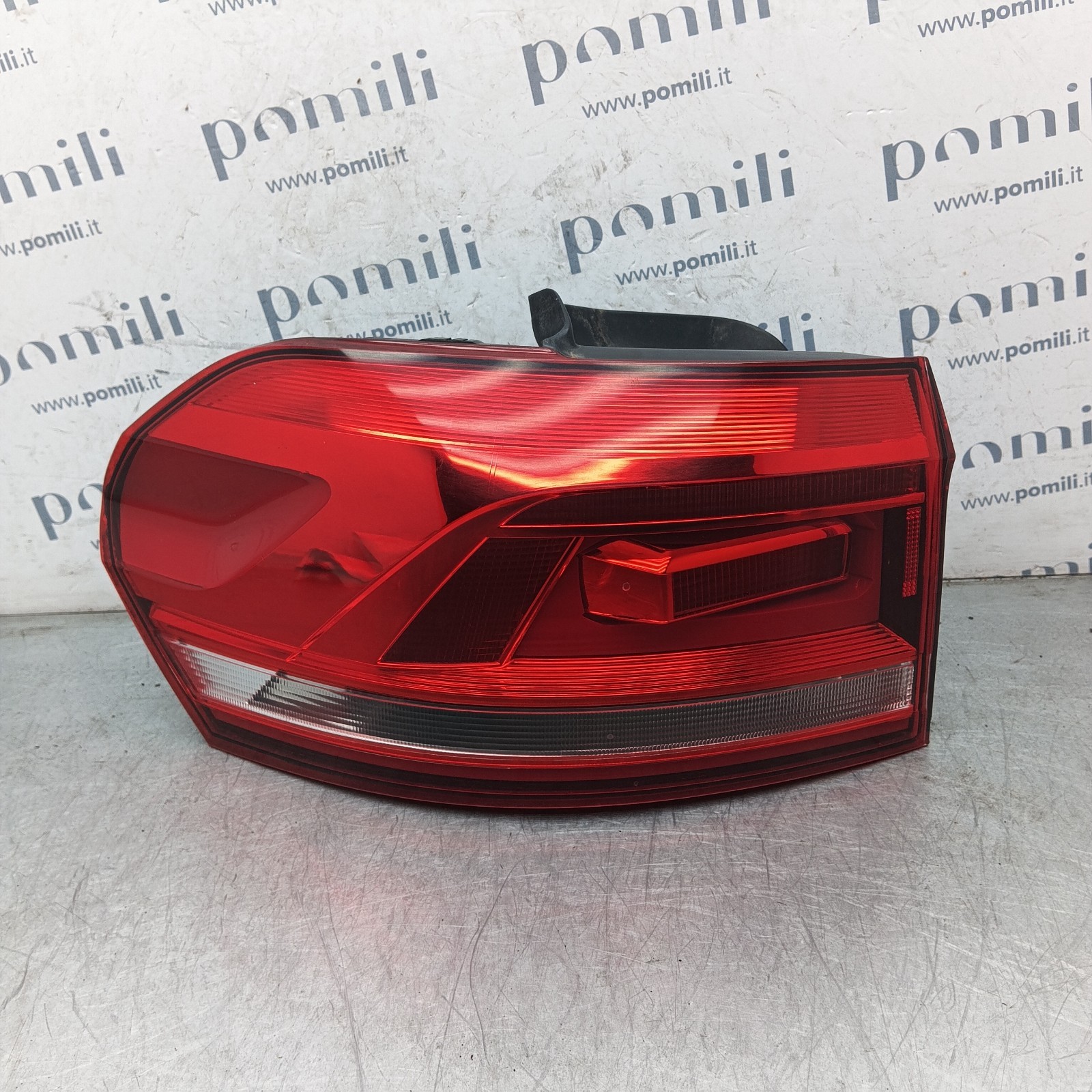 Pomili Fanaleria Fanale posteriore sinistro Volkswagen Touran L90084783 usato