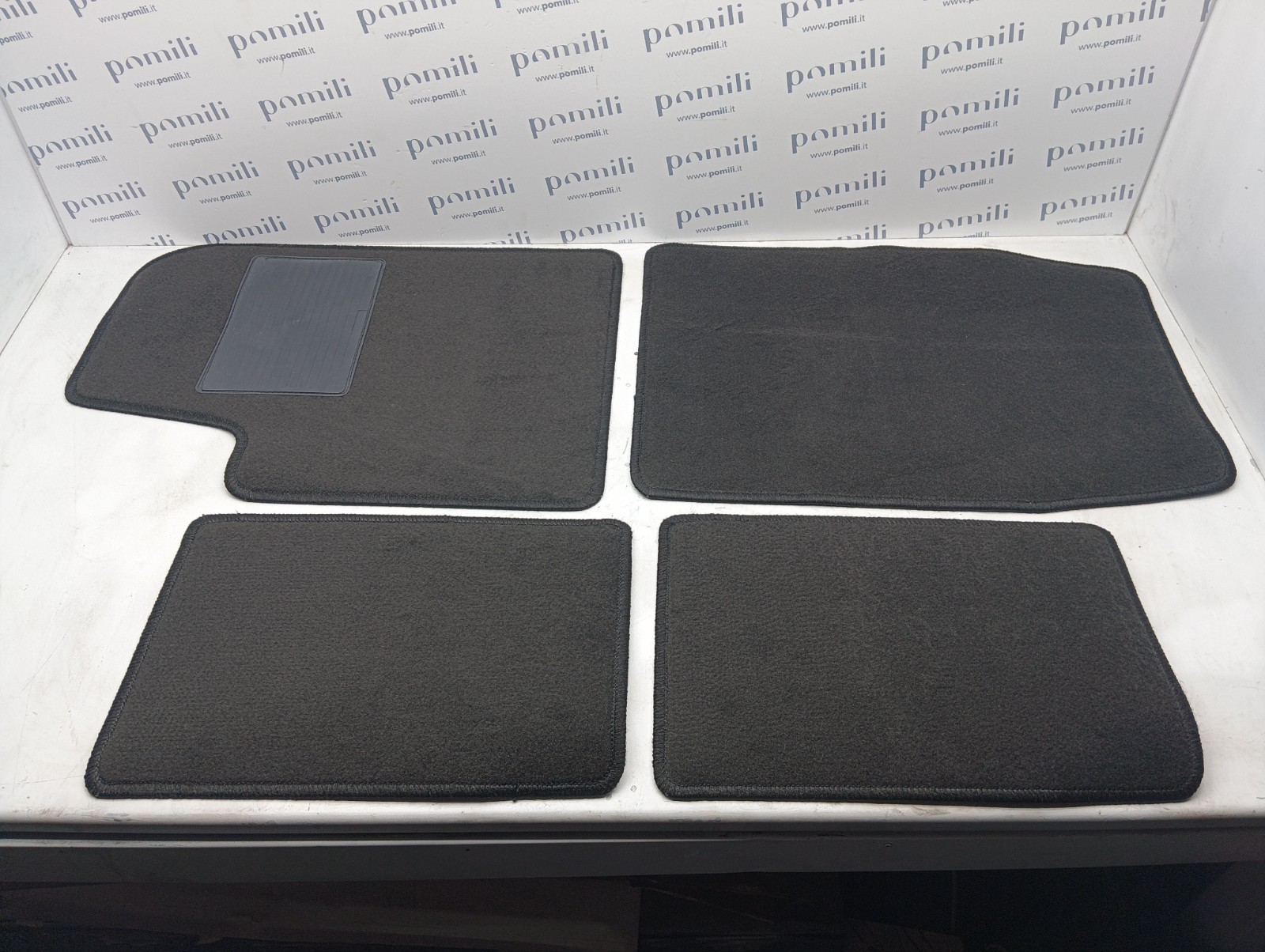 Pomili Rivestimenti interni e parti interne kit tappetini auto nuovo