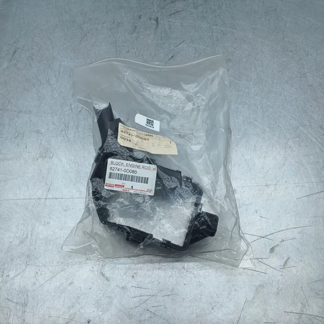 Pomili Motorini avviamento, alternatori, ECU e cavi Blocco relè vano motore Toyota Yaris III (2015-2018) 82741-0D080 blocco relè