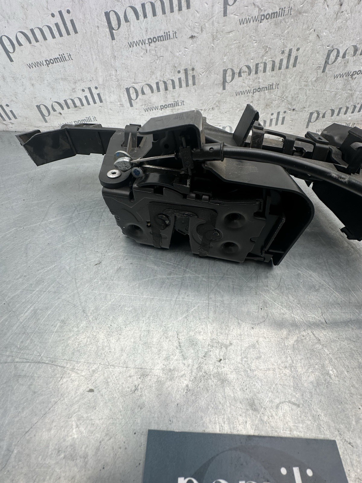 Pomili Lamierati esterni Ford Focus C-Max serratura posteriore sinistra 3M5A-R26413-BS usata