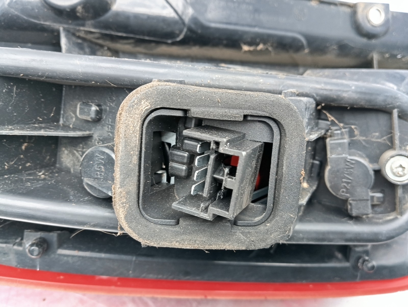 Pomili Fanaleria FIAT GRANDE PUNTO FANALE POSTERIORE DESTRO 517015900 usato