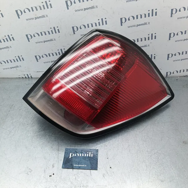 Pomili Fanaleria Opel Astra H SW fanale posteriore destro usato 24451840