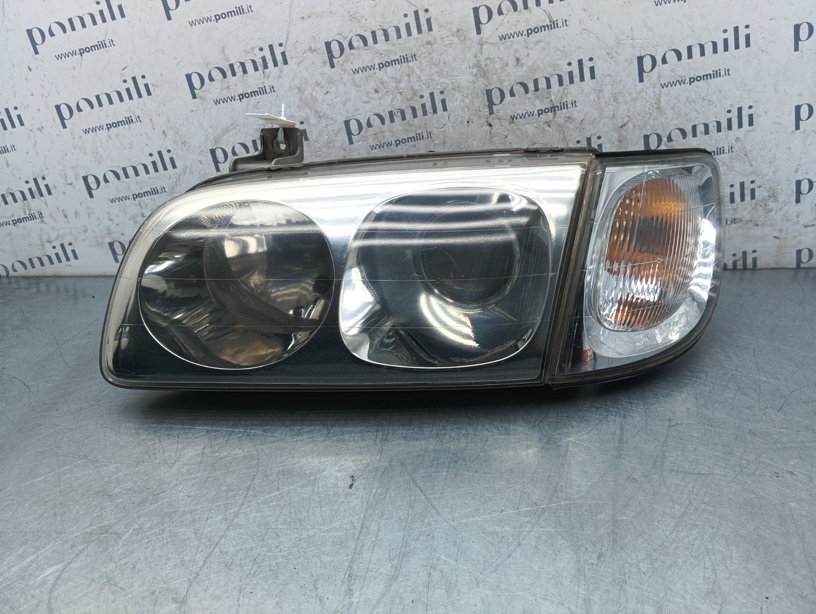 Pomili Fanaleria 92101-3AXXX faro anteriore sinistro usato