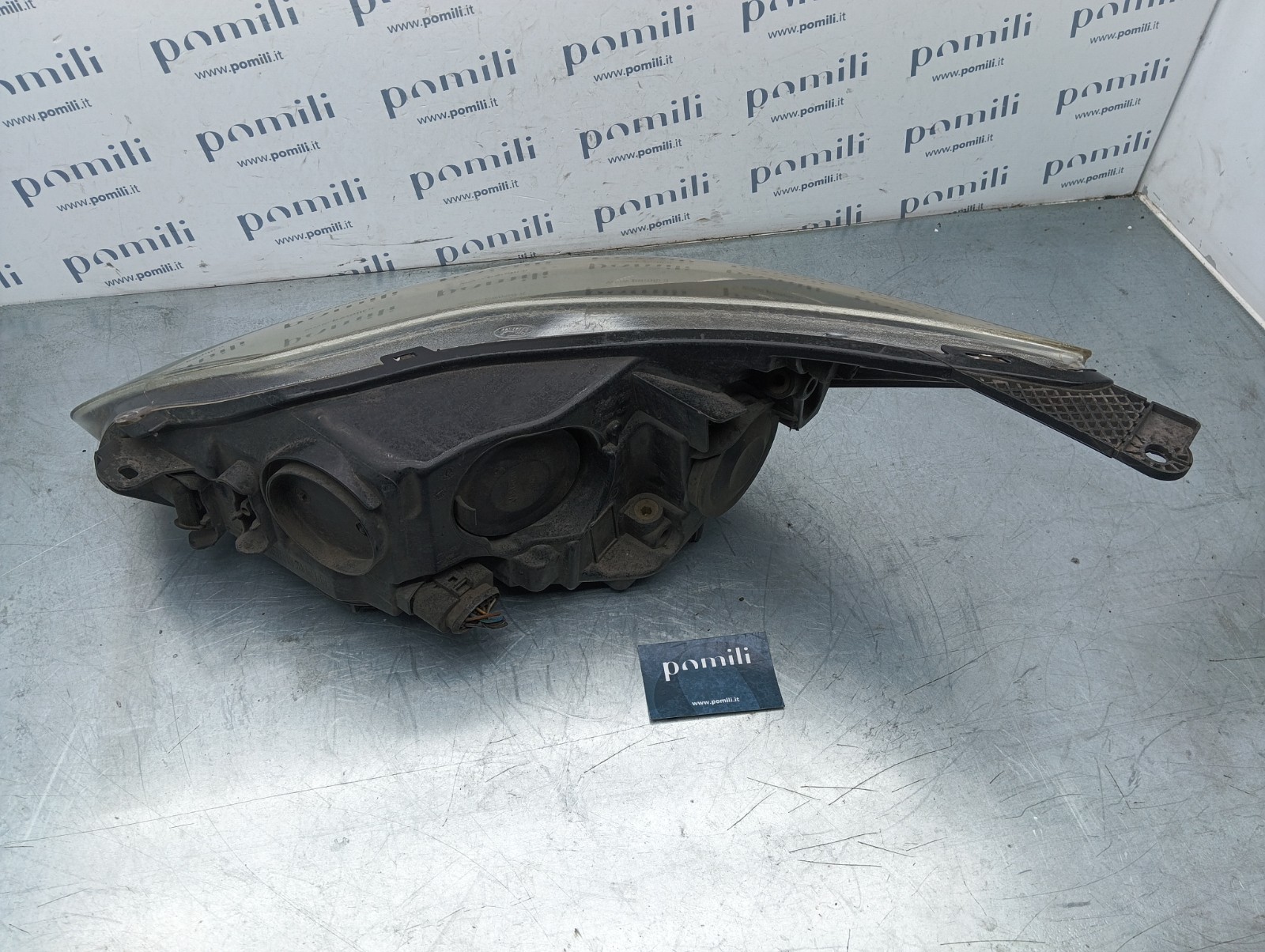 Pomili Fanaleria Ford Focus III 1481914820 faro anteriore destro usato