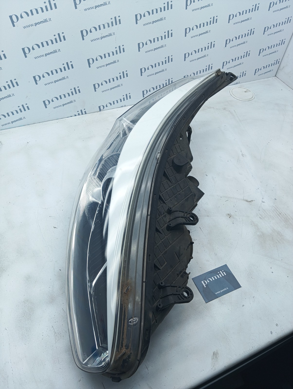 Pomili Fanaleria Kia Ceed 92102A2010 faro anteriore destro usato
