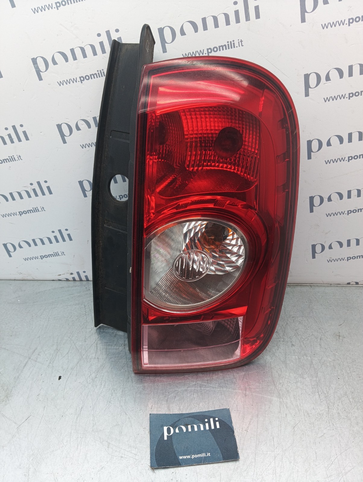 Pomili Fanaleria Dacia Duster fanale destro 265500033R usato