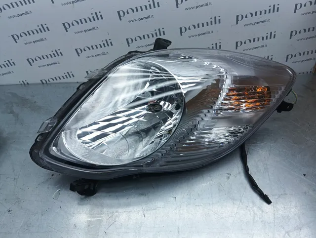 Pomili Fanaleria Toyota Yaris 312-11B9R faro anteriore destro usato