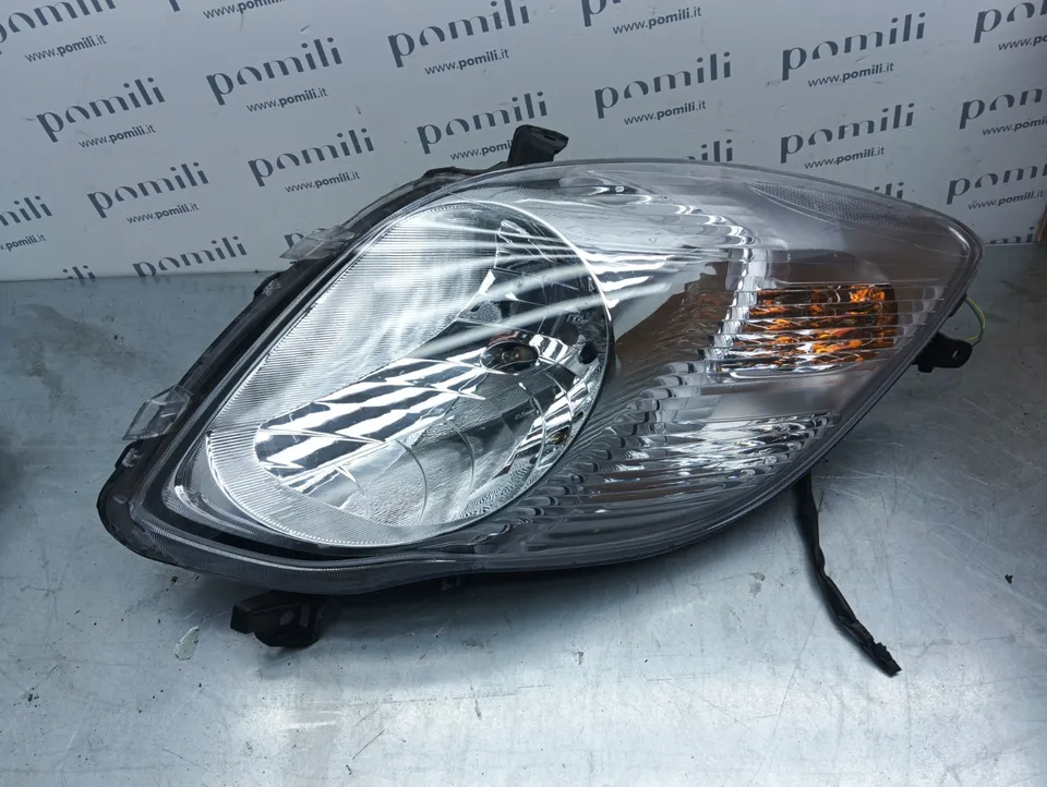 Pomili Fanaleria Toyota Yaris 312-11B9R faro anteriore destro usato