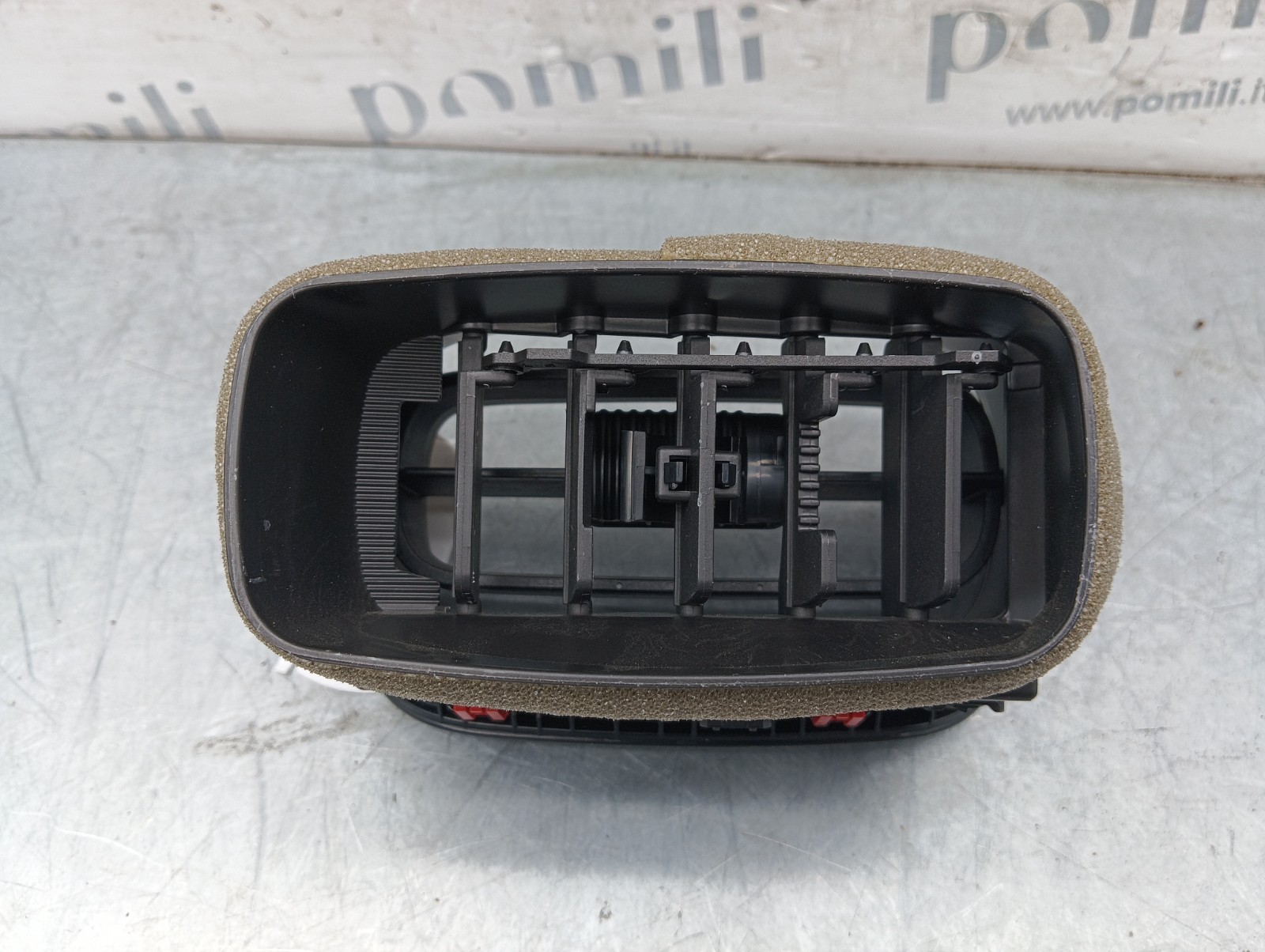 Pomili Climatizzazione Toyota Yaris (2020-2026) bocchetta aria sinistra usata