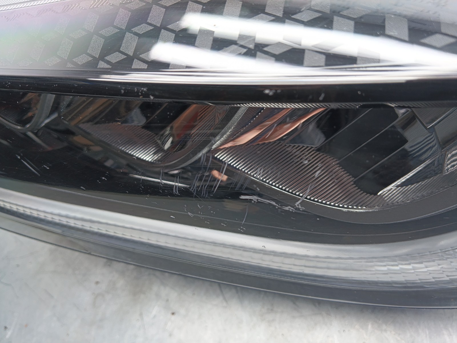 Pomili Fanaleria Faro anteriore sinistro LED Toyota Yaris 4 EUK0-8 usato
