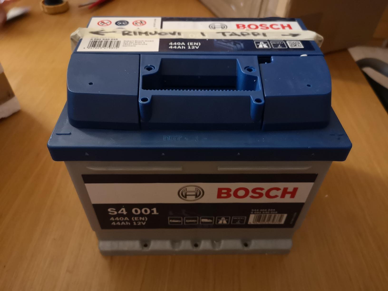 Bosch Batterie S4001 batteria auto 44 Ah 440 A piombo acido 12 V