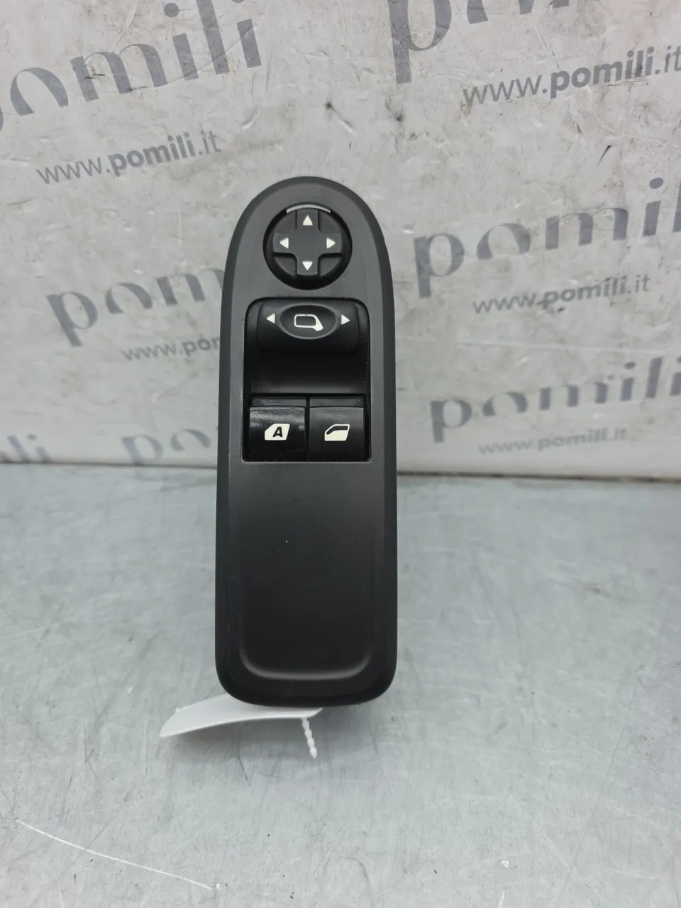 Pomili Rivestimenti interni e parti interne Citroen C3 28327530 pulsantiera alzavetri sinistra usata