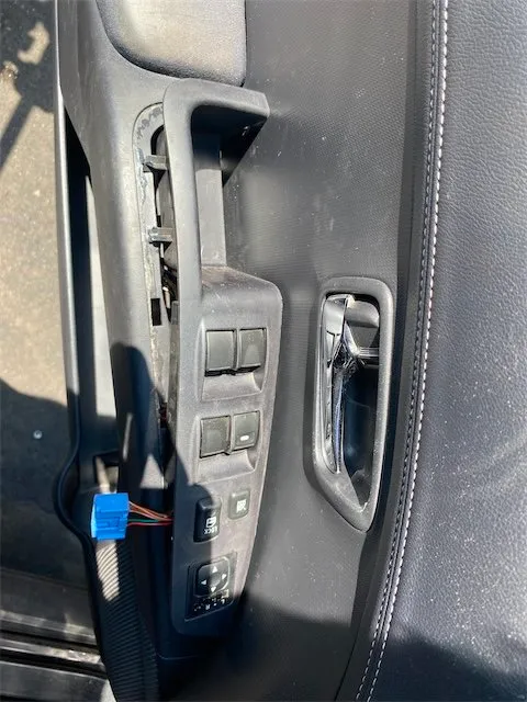Pomili Rivestimenti interni e parti interne Blocco comandi alzacristalli PEUGEOT 4007 (06/07>)
