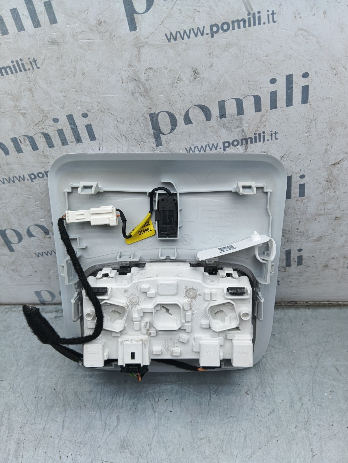 Pomili Fanaleria Peugeot 208/2008 9673810977 plafoniera usata