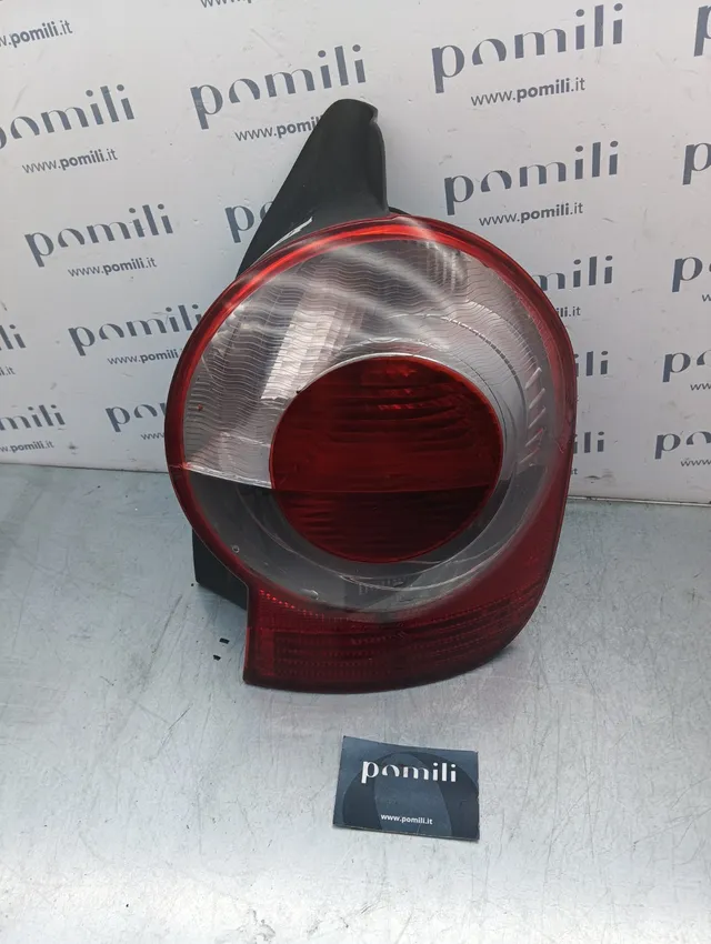 Pomili Fanaleria Fanale posteriore destro Renault Modus 8200655990 usato