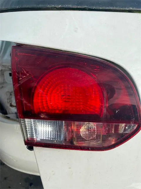 Pomili Fanaleria Volkswagen Golf (5K/AJ) fanale posteriore interno sinistro 09/08>