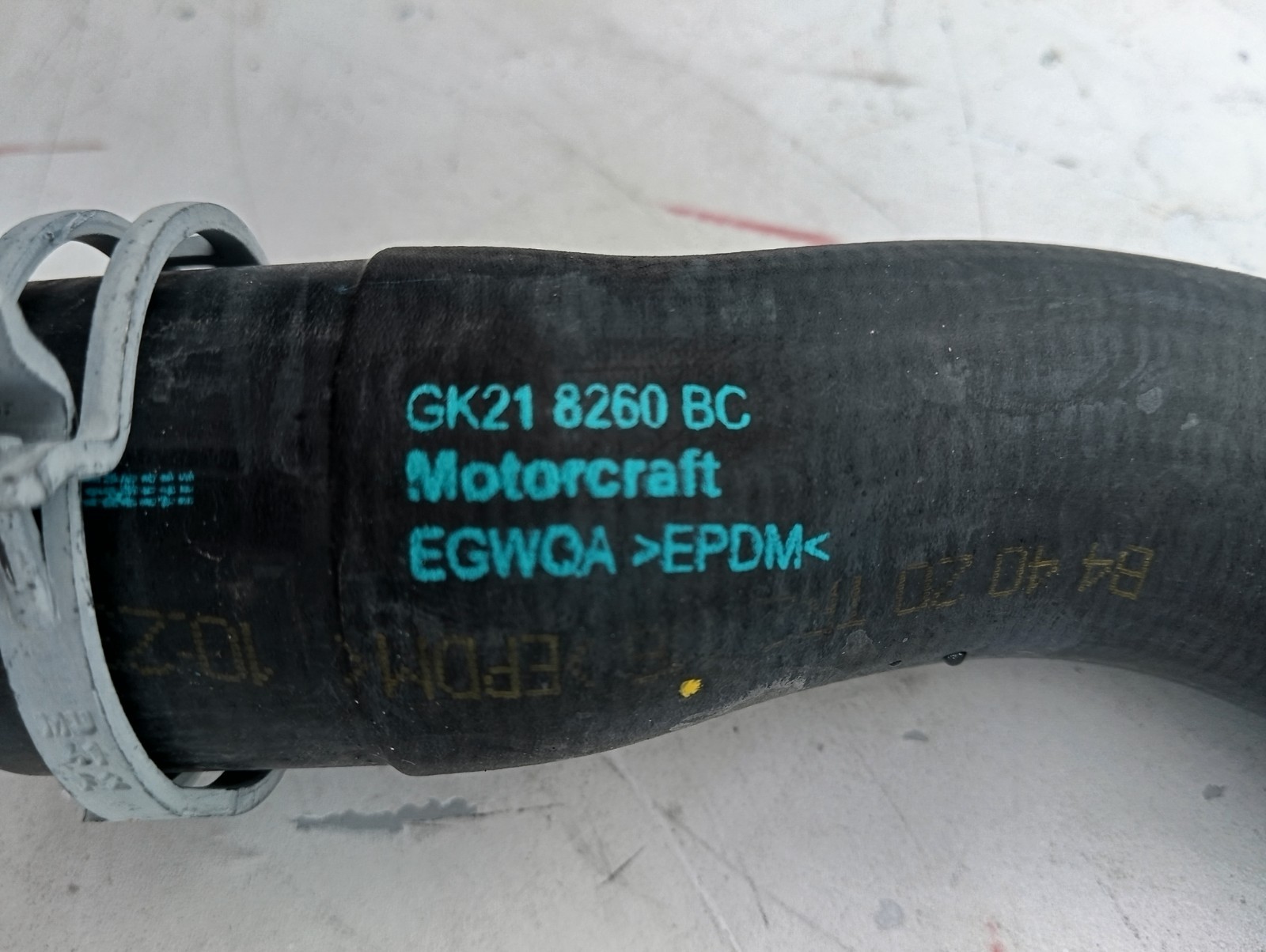 Pomili Motore e cambio con supporti Tubo radiatore GK218260BC superiore