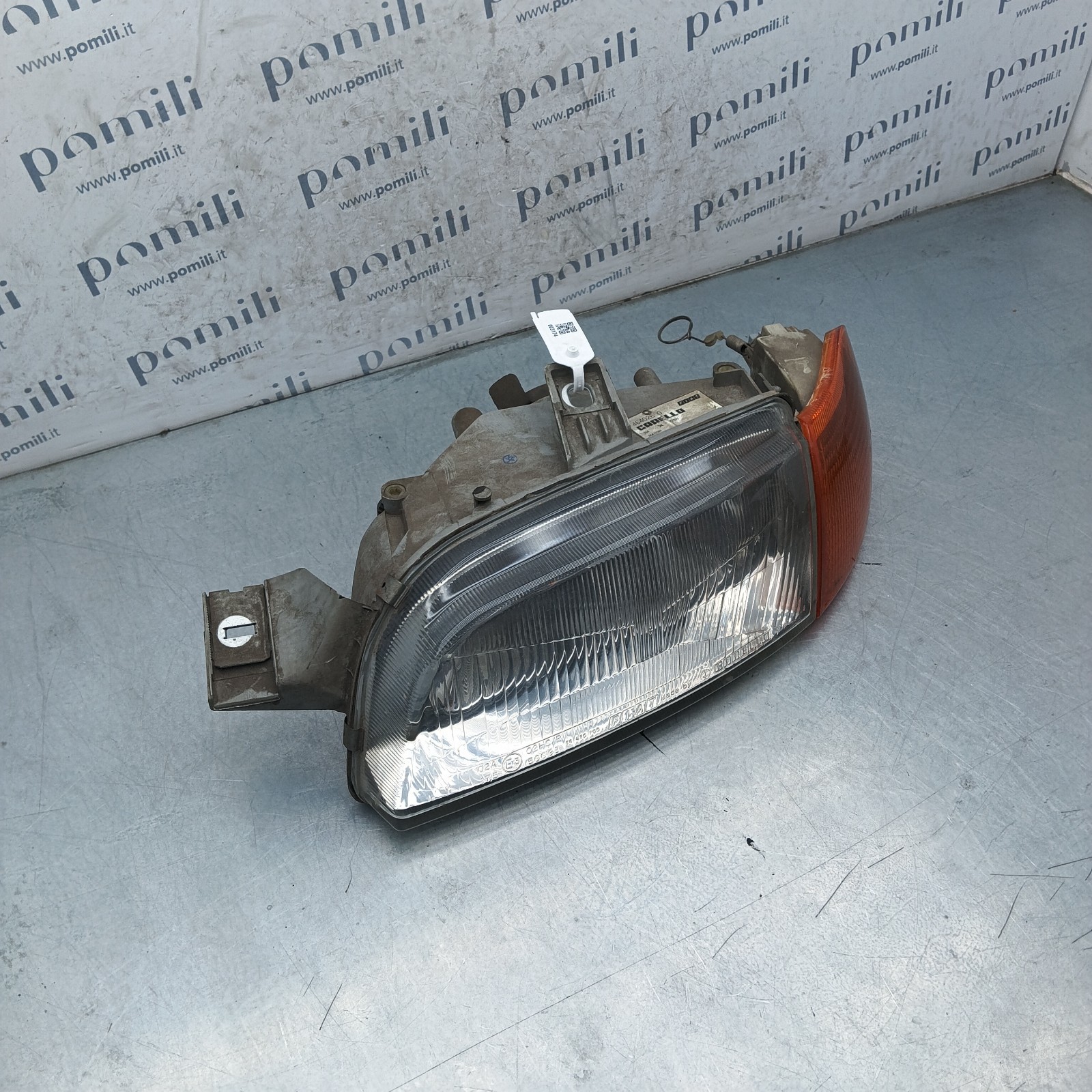 Pomili Fanaleria Fiat Punto II 46402650 faro sinistro con freccia usato