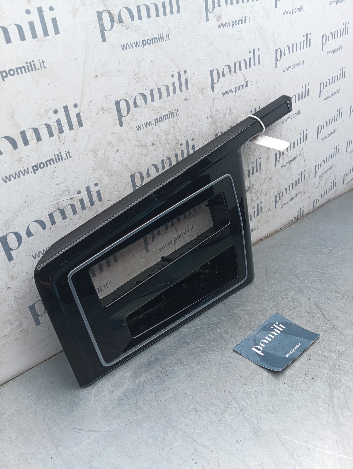 Pomili Rivestimenti interni e parti interne Volkswagen Golf VIII mascherina console centrale 5H1864263CGOG usata