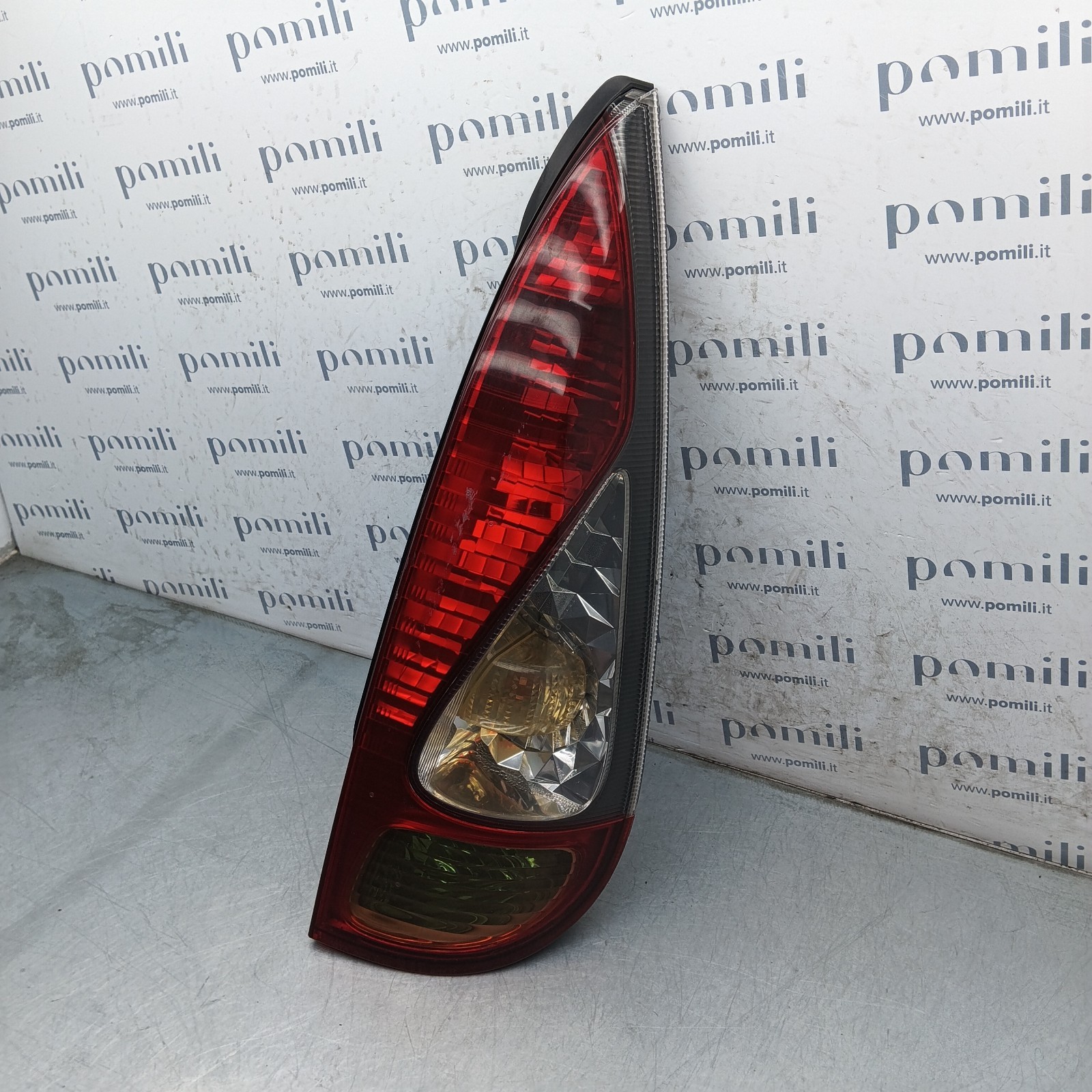 Pomili Fanaleria Toyota Yaris Verso fanale posteriore destro 52-091 usato