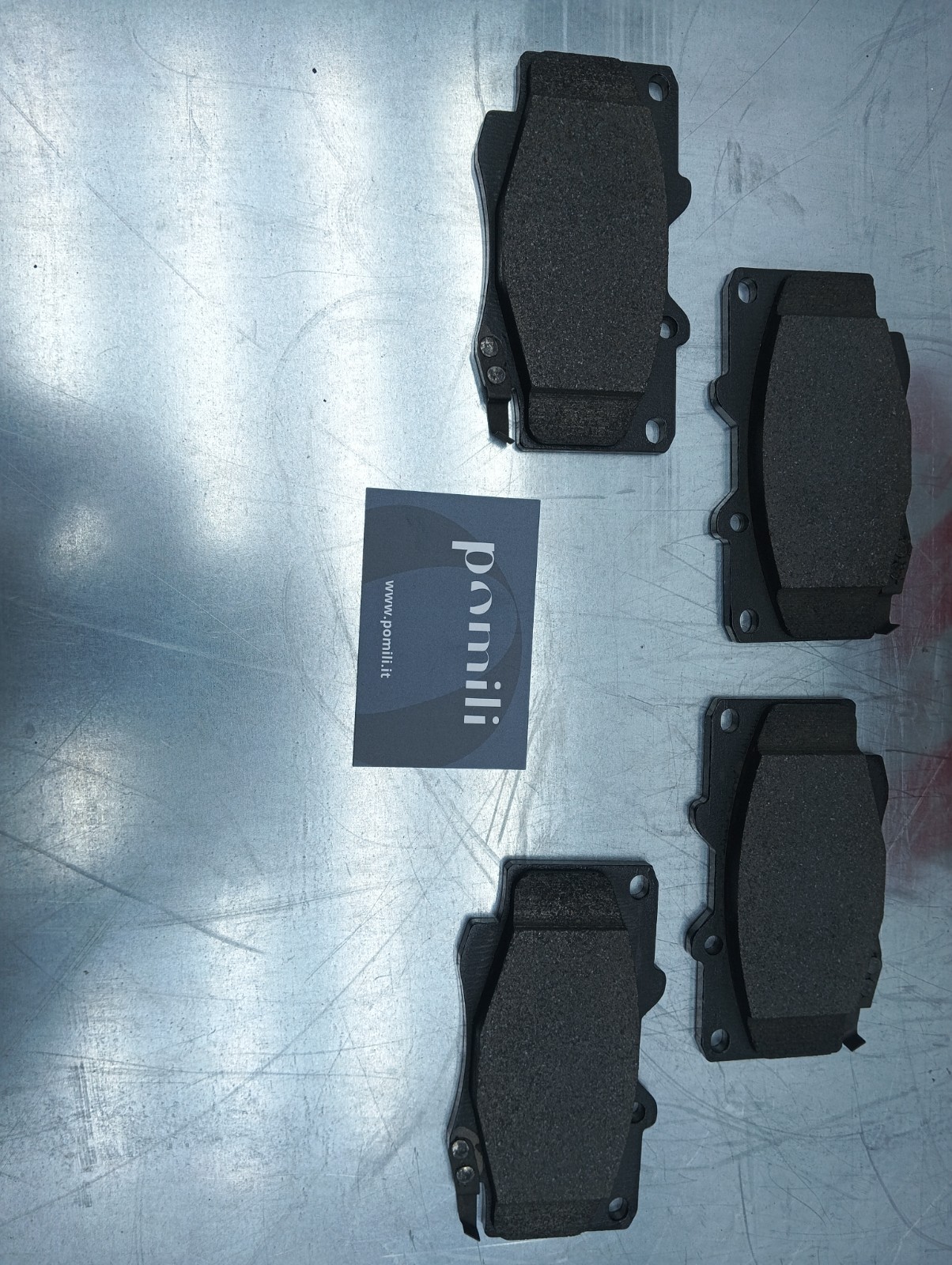 Pomili Freni e ricambi Toyota Hilux Fortuner kit pastiglie freni nuovo