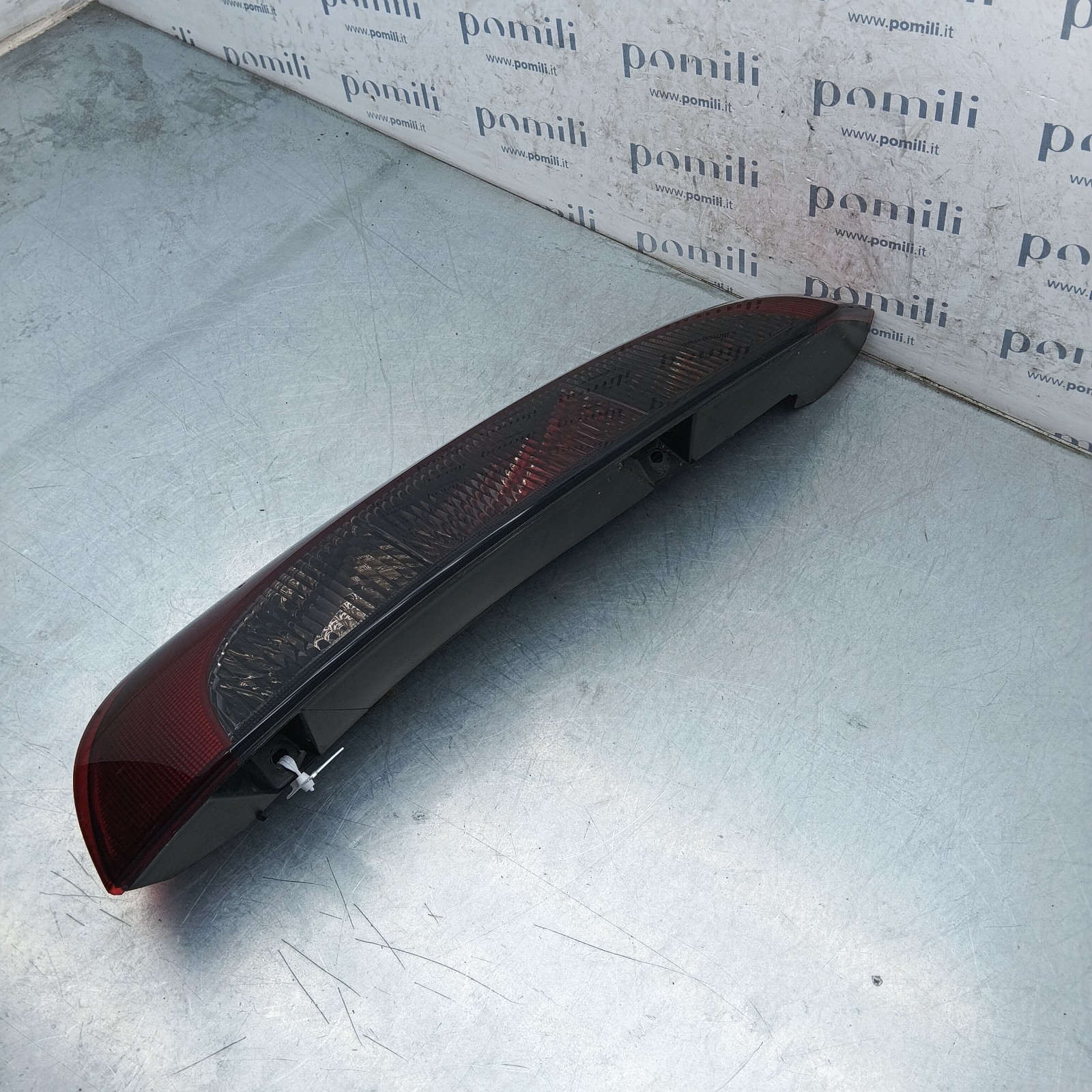Pomili Fanaleria 89302210 fanale posteriore sinistro usato Corsa