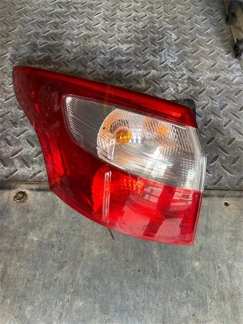 Pomili Fanaleria Ford Focus CB8 fanale posteriore sinistro