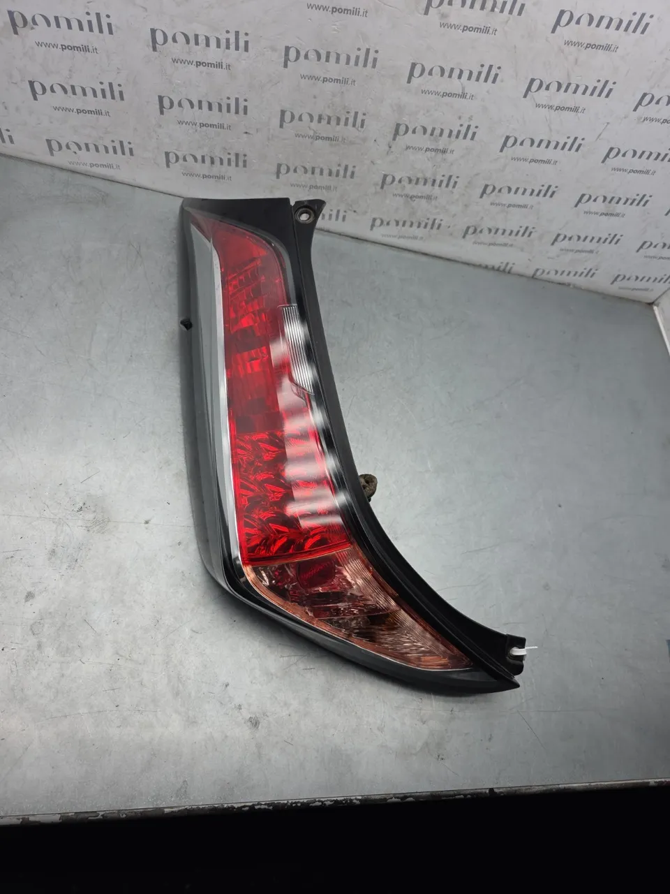 Pomili Fanaleria Fanale posteriore sinistro LED Toyota Aygo II usato OEM 81560-0H230