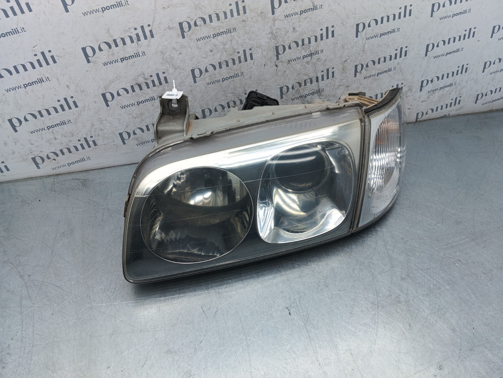 Pomili Fanaleria 92101-3AXXX faro anteriore sinistro usato