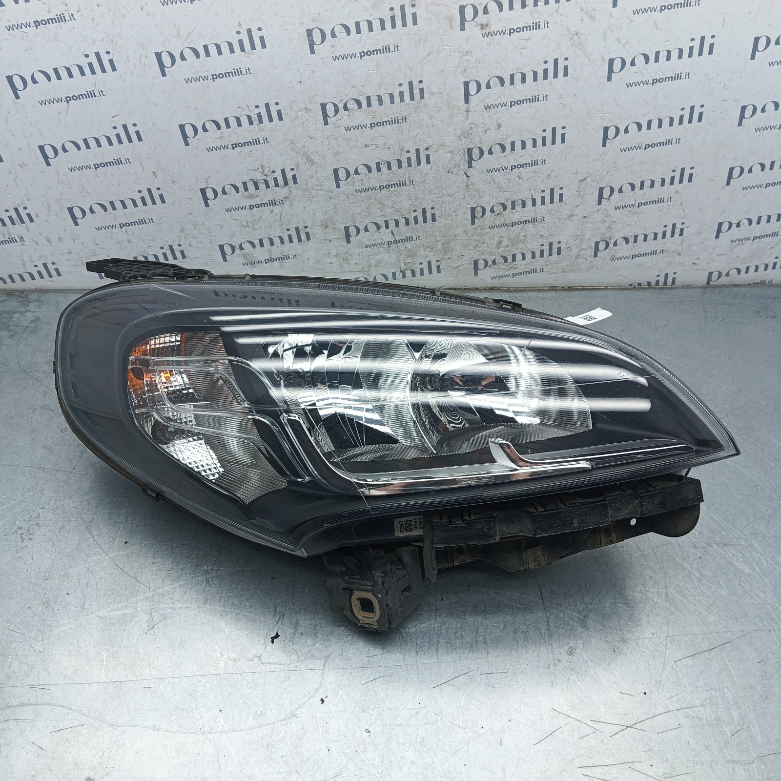 Pomili Fanaleria Fiat Doblò II 10490748 faro anteriore destro usato