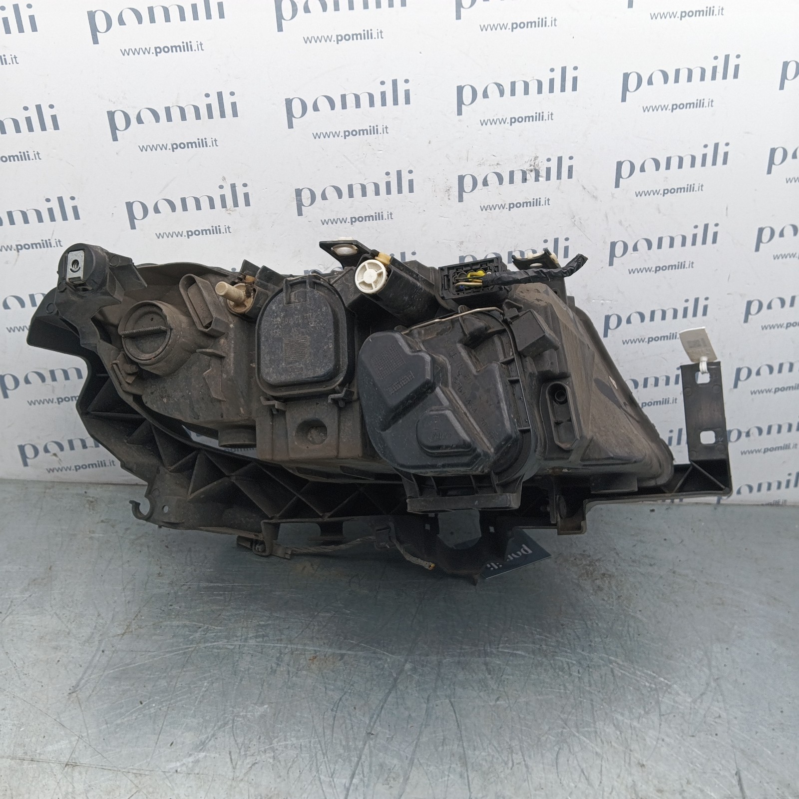 Pomili Fanaleria BMW S3 E90/E91 89318911 faro anteriore sinistro usato