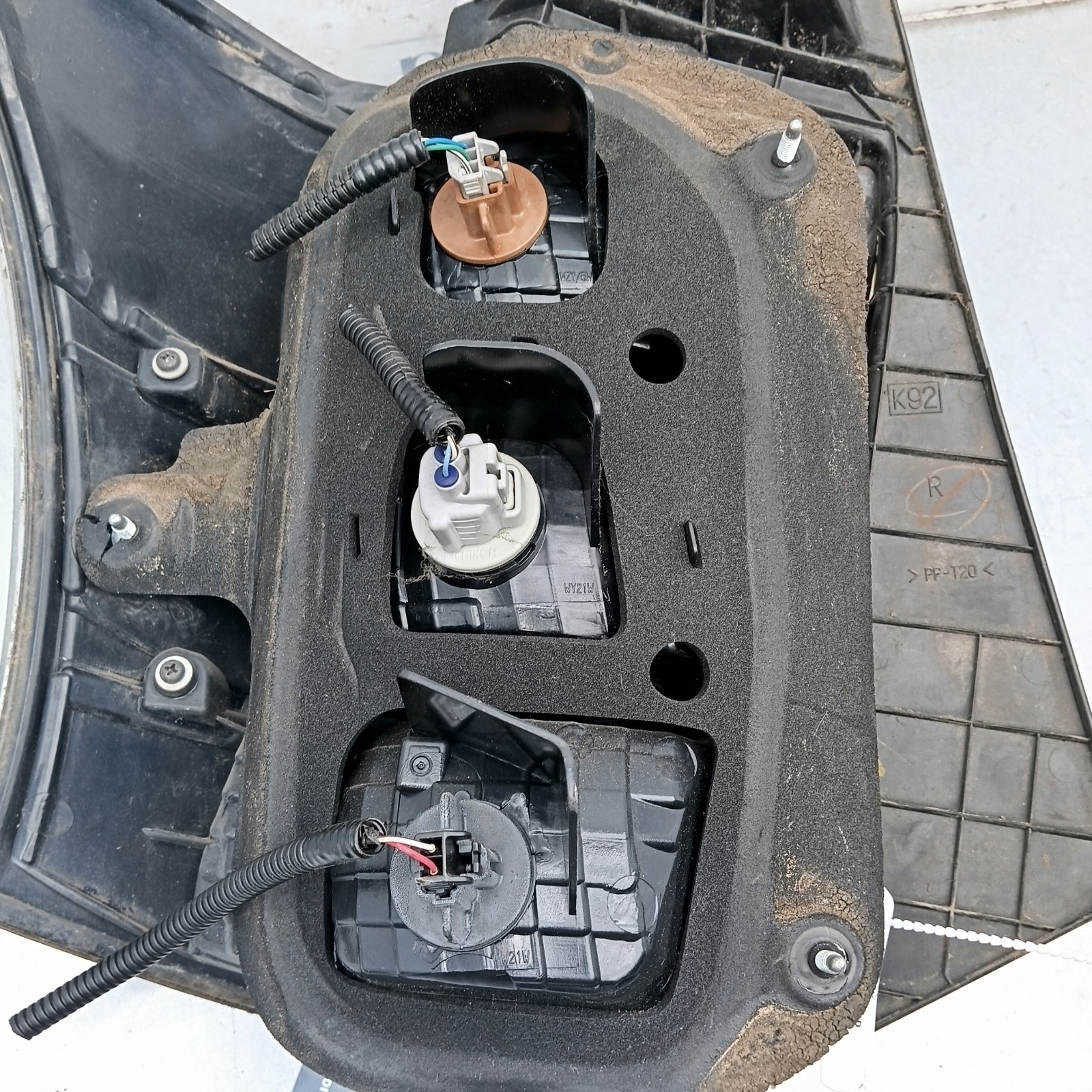 Pomili Fanaleria fanale posteriore destro Toyota IQ 8155174011 usato